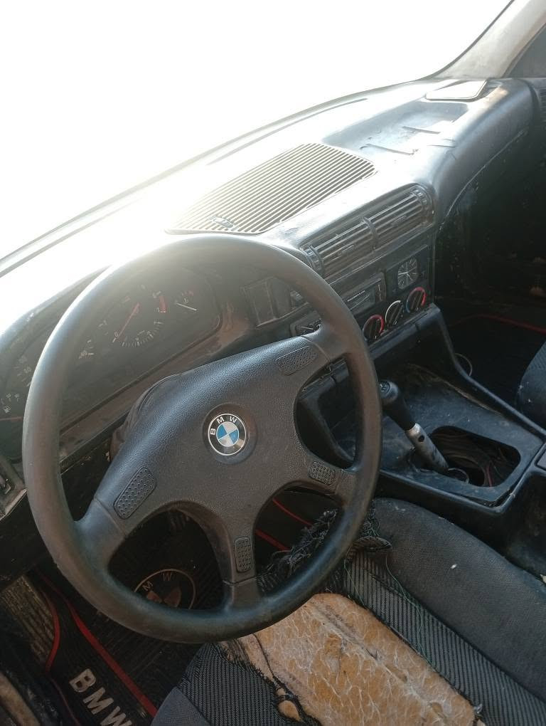 للبیع و مراوس /بي ام BMW 520i  موديل / 1988
سـعـر / 30$ ورقـة /محرک بومە تک یشتغل /
ڕقم سنەوی جدید کوبون بنزین بی مکان کرکوک ***********واتساب بی كركوك, العراق
