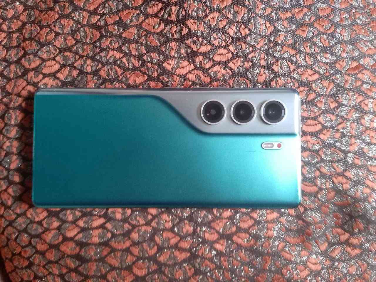 كامون 40 برو 5G • ٨+٨ • نظافة ١٠٠٪