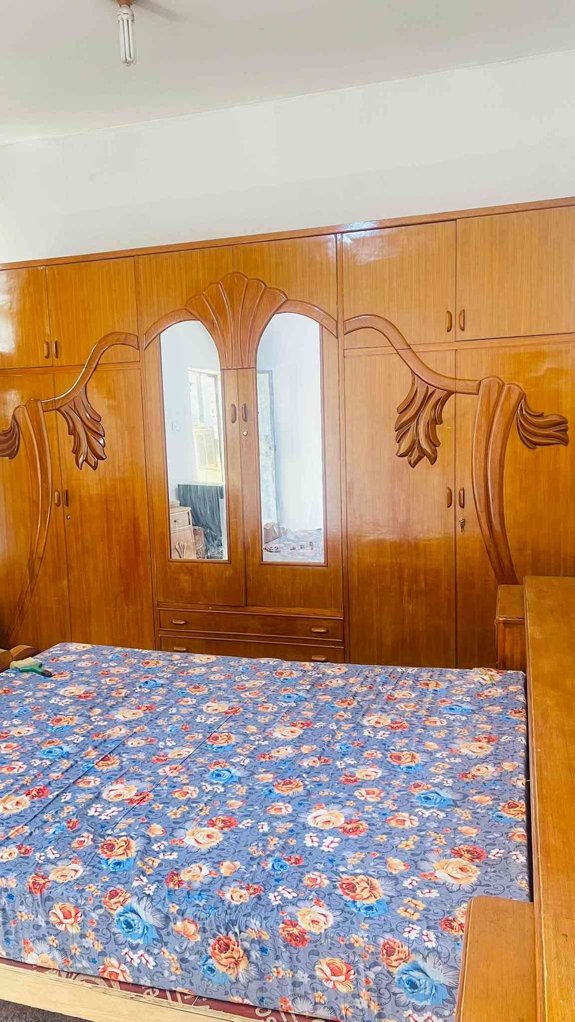 سلام عليكم مكلف داخل غرفه صاج تسكام طابقين ظهر جرجوبه داخل وخارج صاج السعر 750وبيها مجال للشراي العنوان شارع ***********
