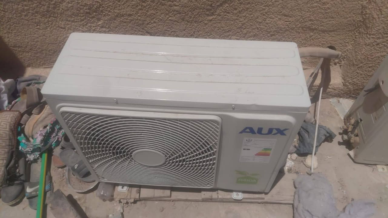 سبالت البيع أوكس طن ونص ثلاج جديد صار شهرين من شتريته  سعره425 وبي مجال الشراي مكاني النجف ساحت مضفر  رقم الهاتف ***********
