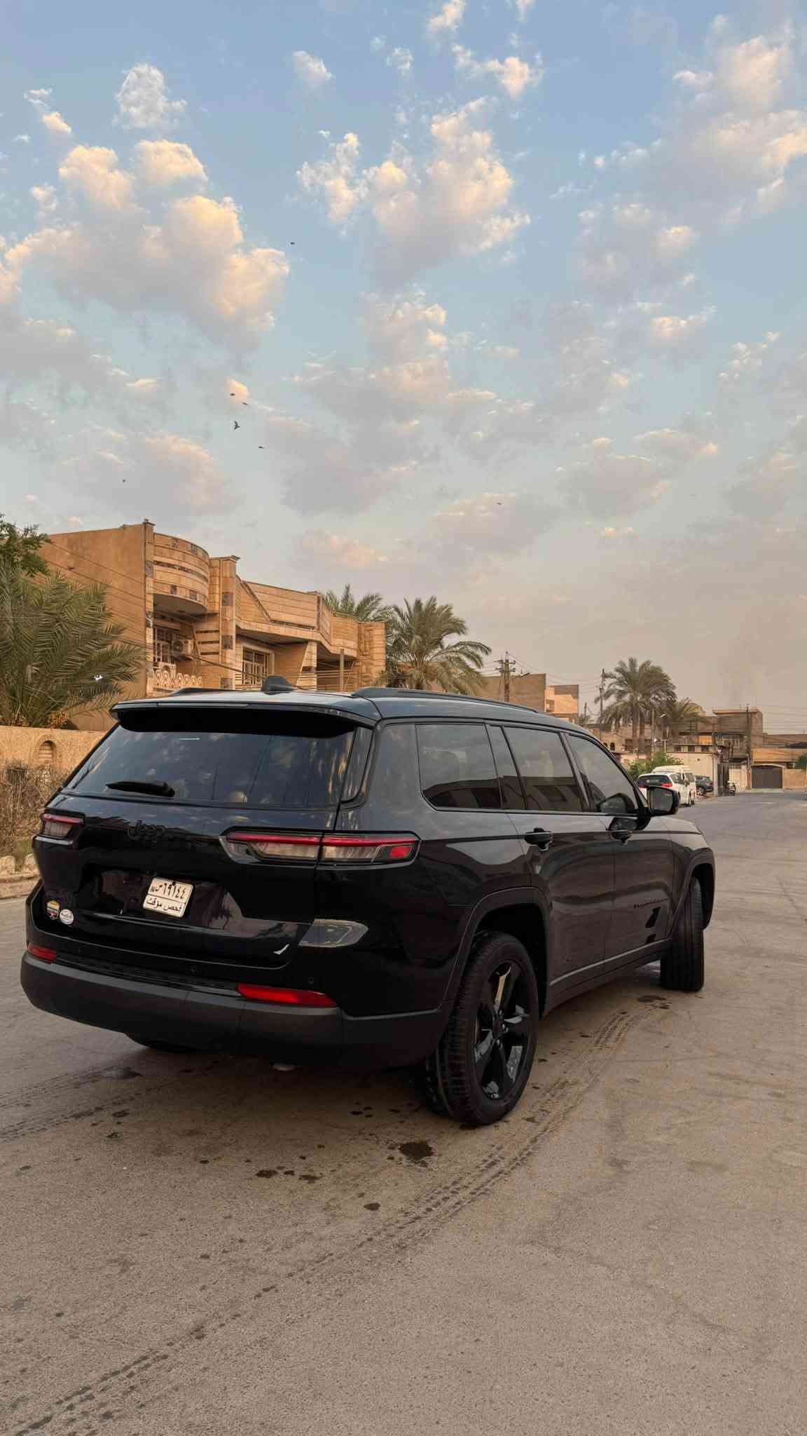 سلام عليكم جيب وارد امريكي كفاله عامه من الصبغ و الضربه امبدله فقط دعاميه خلفيه فقط  موديل 2024 فول مواصفات ماعدا الفتحه سبعه راكب سياره كفاله عامه كير و مكينه سياره شهداء داخله و مرقمه بغداد السعر 270 وبيها مجال بسيط مكاني بغداد حي اور الرقم ***********
