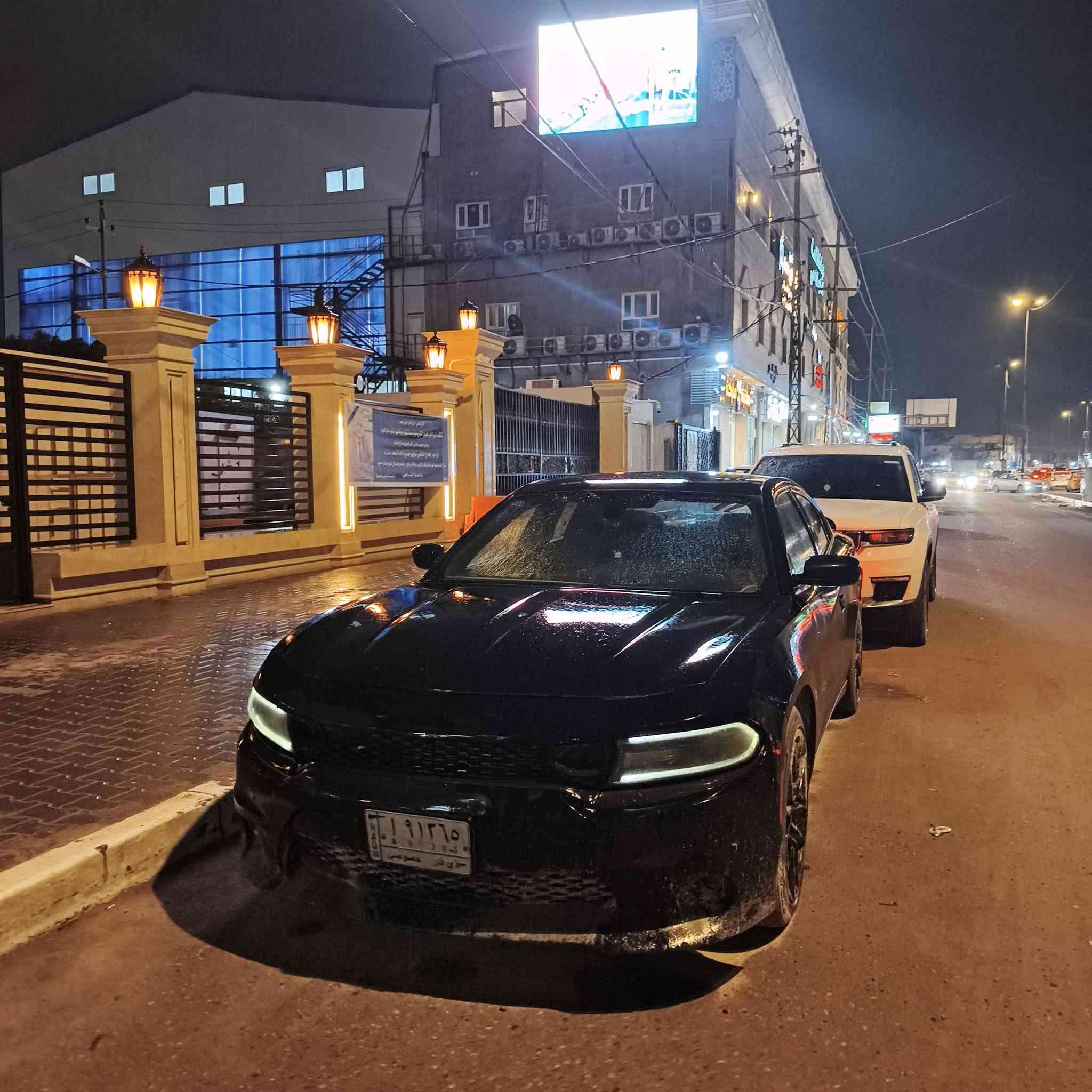السلام عليكم للبيع جارجر ٢٠١٥ sxt ب ١٤٢ وبيها مجال السيارة وارد كندي حادثها مناك عامود صغير طايح على تكم وهنا بالعراق صار بيها صبغ قطع اثر جراد وطخات ابيعلك حزام القمارة ما مصبوغة السيارة اكفلك محرك وكير وكهربائيات وشاصي ولغد وكلبة السيارة ما ناقصة برغي بس صبغ للدعامية مكانها البصرة *********** اذا عندك k5  سوناتة الشكل الي قبل جديد او كامري اراوس
