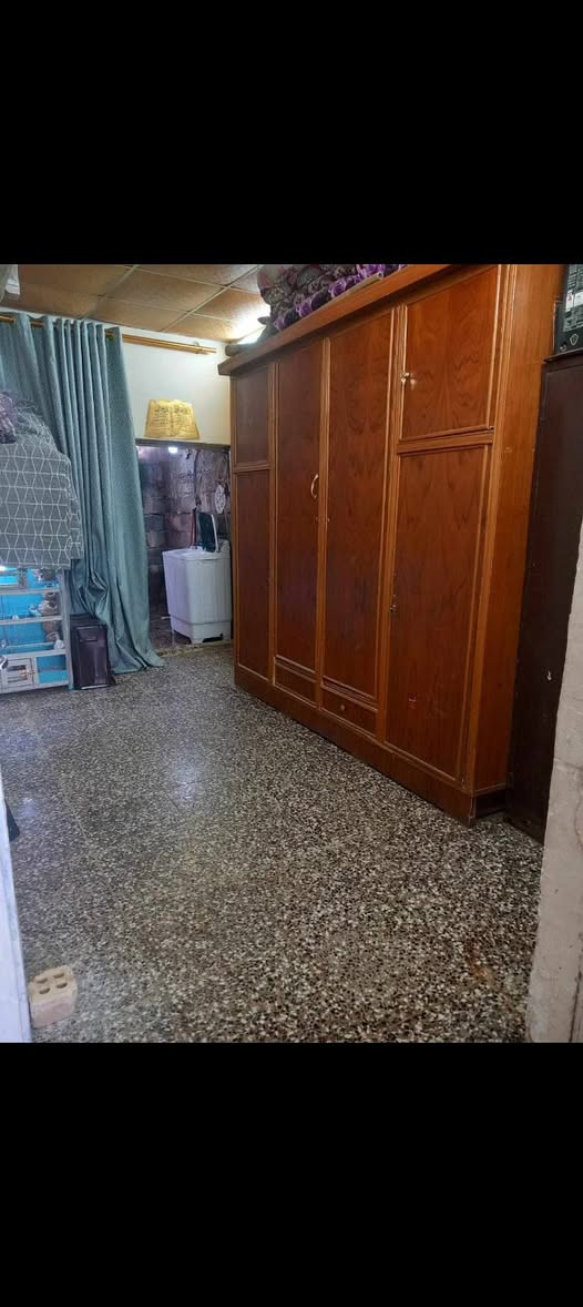 بيت زراعي مساحه ١٠٦يتكون من غرفتين نوم  وصاله ومطبخ مدخلين مكان شهداء البياع السعر ٥٠بي مجال استفسار ***********
