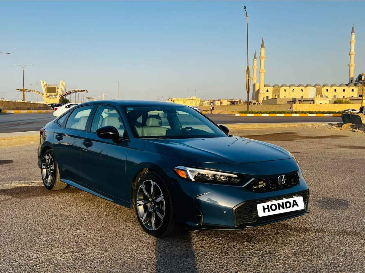 السلام عليكم 

🚘 هوندا سيفيك هايبرد Touring 2025 لون مميز للبيع 

🔹 موديل 2025
🔹 فئة Touring Hybrid
🔹 محرك 2.0L Hybrid
 🔹گير e-CVT أوتوماتيك
🔹 دفع أمامي FWD
🔹 شاشة وسطية كبيرة
🔹 Apple CarPlay & Android Auto
🔹 المسافة المقطوعة 17.000 الف ميل فقط 
🔹 كاميرا خلفية
🔹 حساسات أمان ومساعدة السائق
🔹 مثبت سرعة متكيف
🔹 نظام المحافظة على المسار
🔹 تشغيل ودخول ذكي
🔹 مقاعد أمامية مدفأة
🔹 مكيف أوتوماتيك
🔹 إضاءة LED
🔹 جنوط رياضية
🔹 لون الداخل ابيض ومطعم باسود 
🔹 لوحة  السيارة انبار 15
🛠️ حالة السيارة: ( الحادث )
▪️  بالصفحة اليسار  كما موضح بالصور 
        وراجع كله بلادي بدون تبديل اي قطعة  
        بچم كبس حادثها خفيف وتوجد طخة في البراكيت الشاصي الامامي الايسر كمل موضح من جهه الدعامية بدون فتح البچم
حالة المحرك والگير جيدة جداً بدون اي مشكلة

📍 السيارة موجودة في الانبار : الفلوجة 
 
السعر 160 وبيها مجال بسيط 
( *********** ) للتواصل
