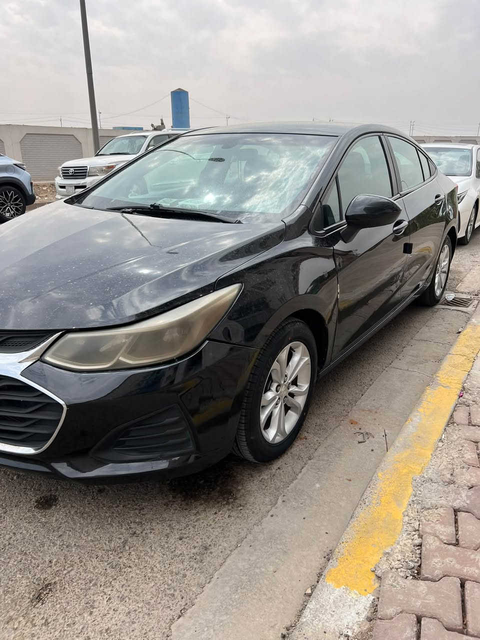 السلام عليكم
شوفر ليت كروز LT2019
ماشيه 142 الف كيلو متر 
البجم مصبوغ 
صفحه السايق مصبوغه 
المحرك والكير مكفولات 
الحداديه بحالة جيدة 
كامرة خلفية بلادي 
شاشة ابل كار بلي 
رايده 75$ وبيه مجال

