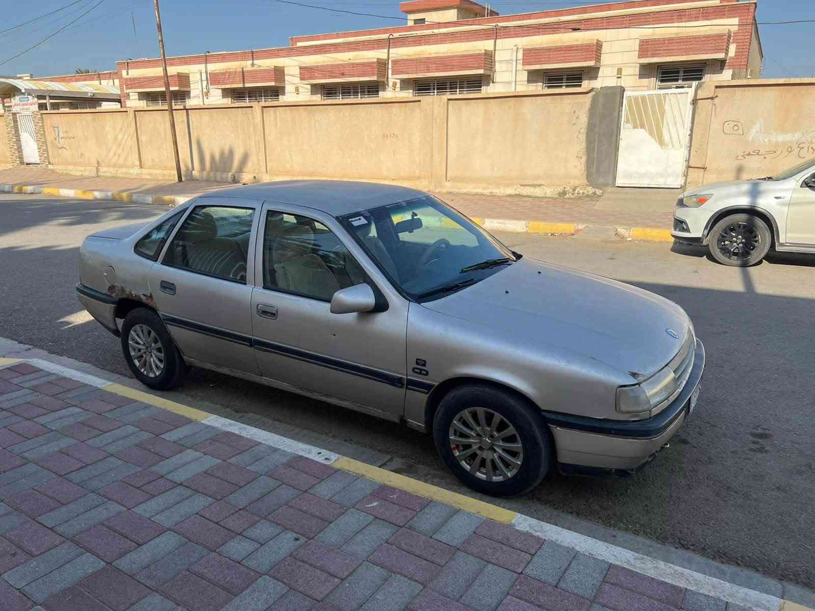 اوبل فكترا موديل 1991 مكينة 2000 كير اوتوماتيك رقم انبار مشروع وطني ، سيارة مكفولة كفالة عامة من صبغ وحادث وتبديل بعدها على وضع الشركة ، مكينة وكير وتخم تاير وصدر كله جديد ، سيارة حلوة ومصروف عليها ومالت بيت وشرط التحويل ، مكان السيارة الرمادي / الملعب ، السعر 32 ورقة وبي مجال ***********
