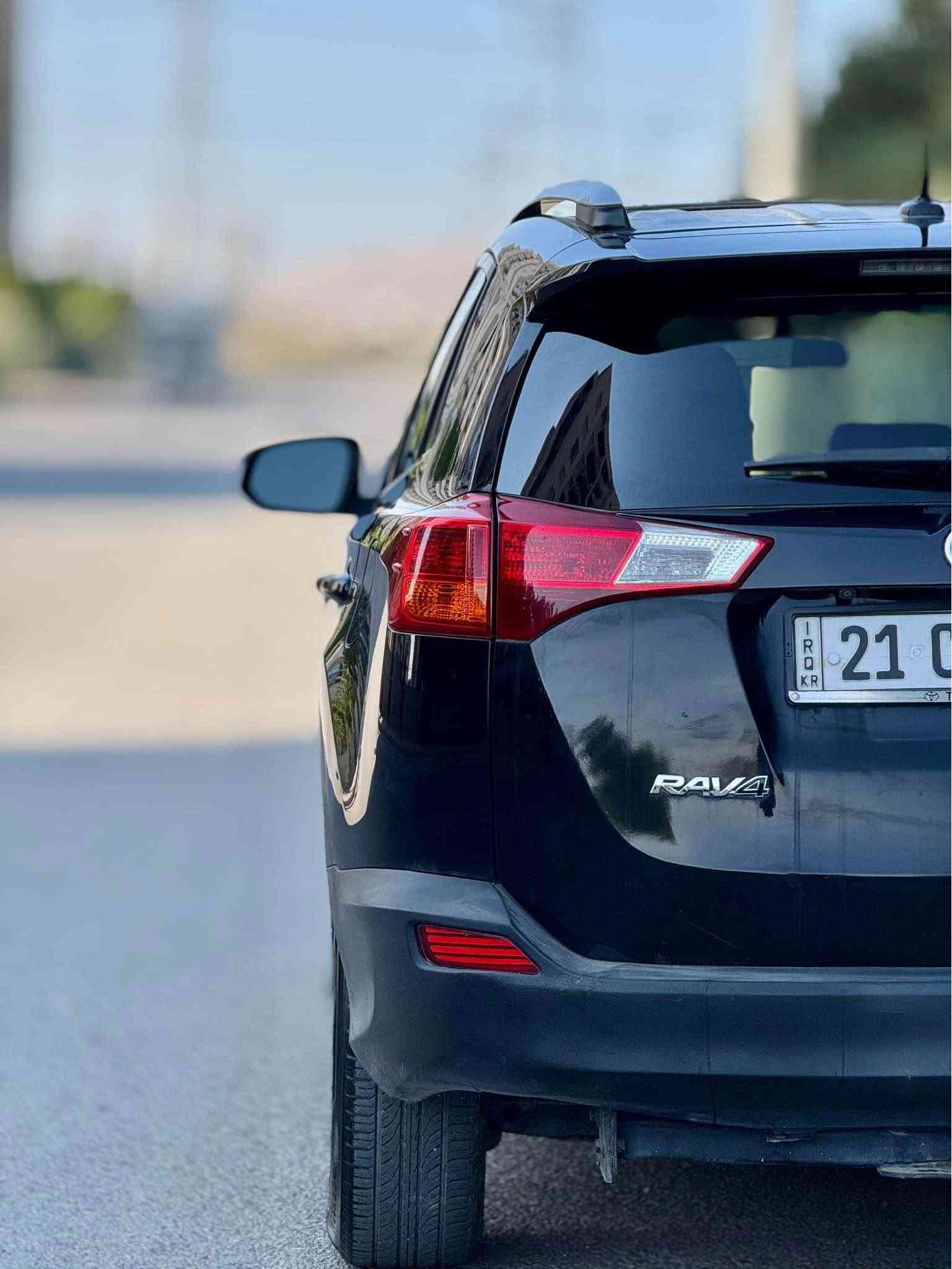 TOYOTA RAV4 2015 
توێتا ڕاڤ ٢٠١٥ xle 
بەس دەرگای سنوقی بۆیاخە یەک قرچی بچوکی هەیە تۆزێک وردەی هەیە فول فول مواسەفاتە ٨٨هەزار ڕۆشتوە گێڕو مەکینەو تەقەو ڕەقەی بە شەرتە تەحویلە خەڕامە بە شەرت 
*********** السليمانية, العراق
