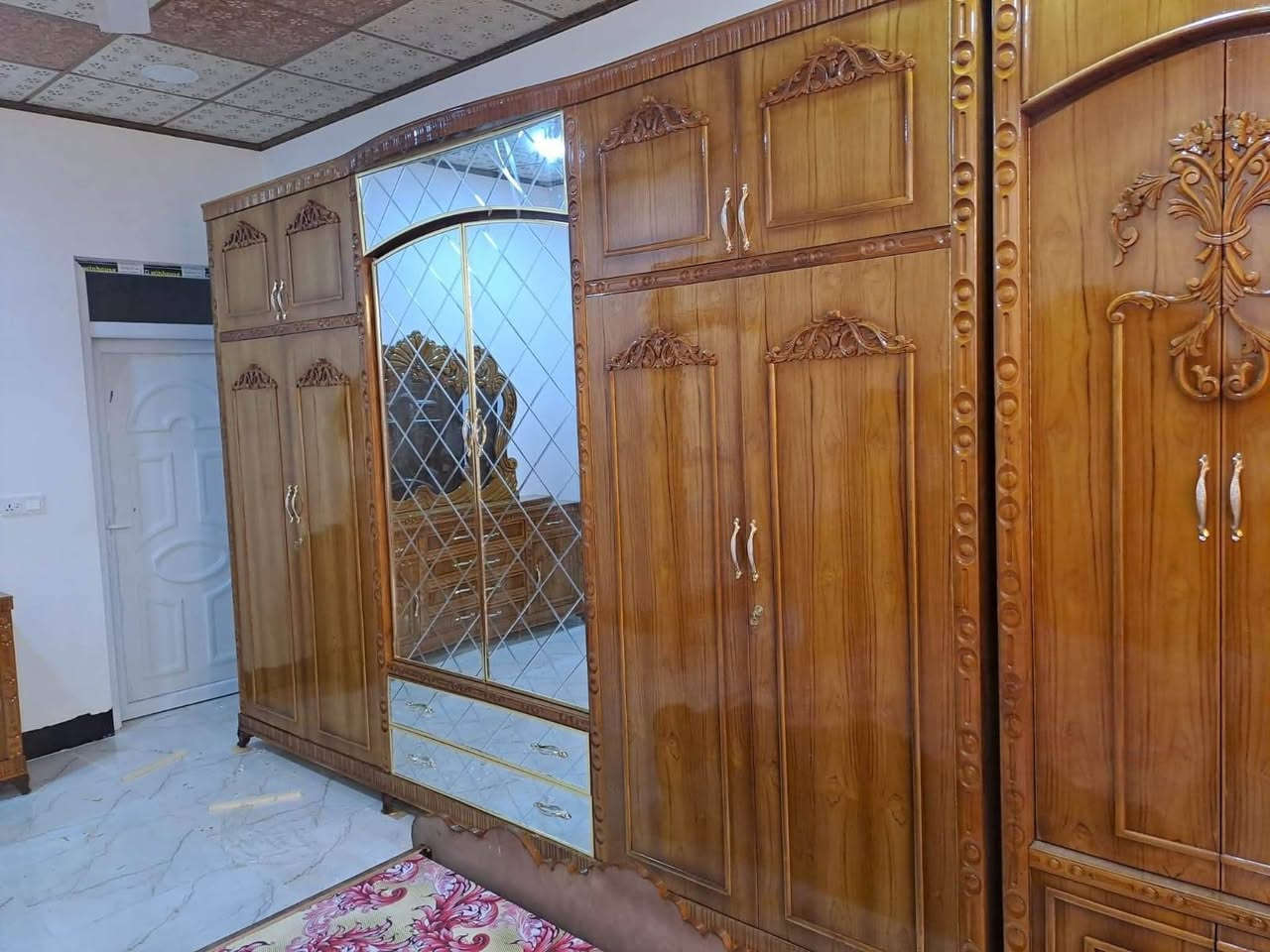 للبيع غرفة اخشاب صاج فول نظافة 7 قطع 6 ابواب ملحق غرفة جاهزة ماتحتاج اي شي وبدون عيب *********** واتساب
