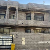 دار للبيع في هوررحب خلف الروائي شركه المعمار الدار مساحه 100م واجها 10...