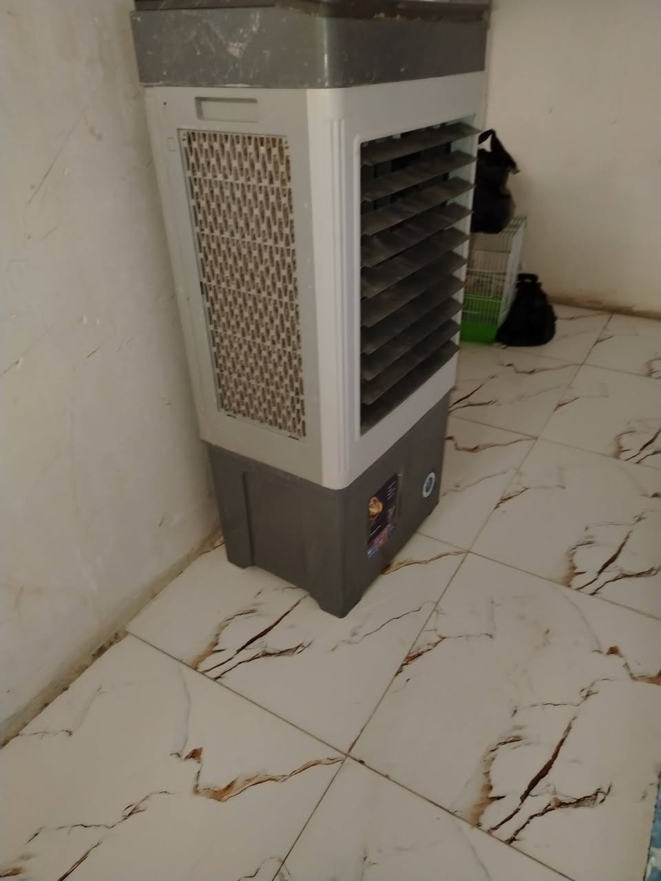 البيع مبرده نضيفه و جديده مكاني بالقبله ***********
