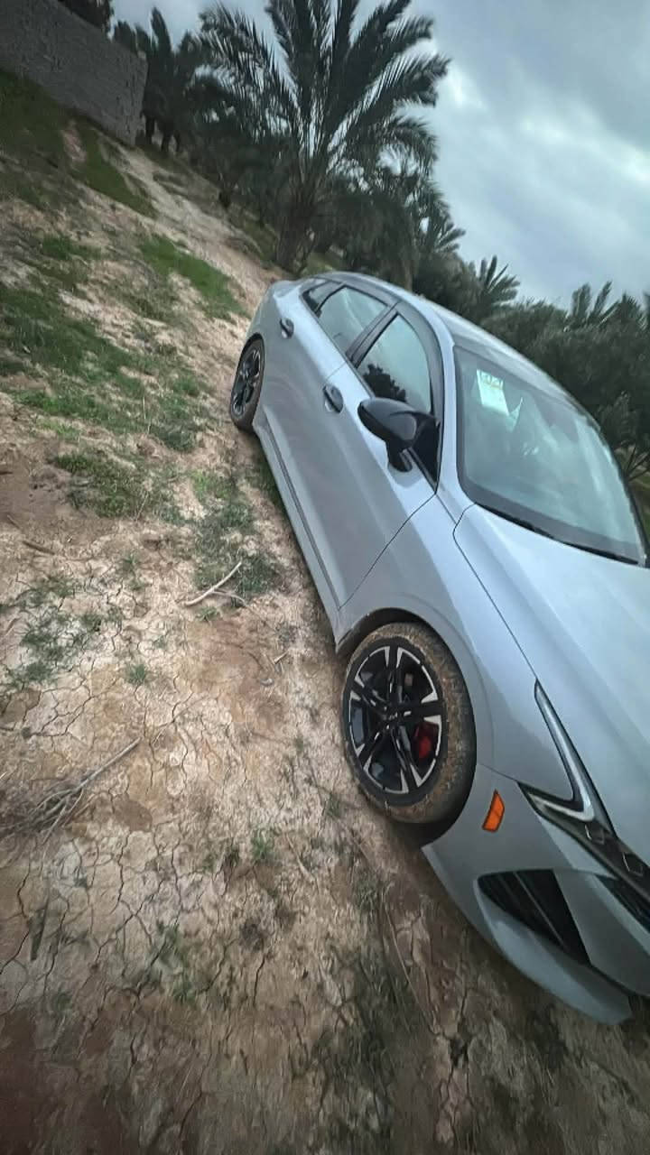 سلام عليكم
k5 موديل 2023 
 لون سمنتي 
فول موصفاات داخل احمر 
رقم بغداد
ماشيه 42 
حادثها جاملغ خلفي مصبوغ بدون تبديل 
سياره ليبل واحد 
بدون ايربااك
مكاني بغداد شعب 
***********
