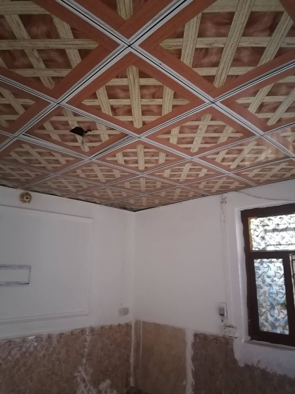 دار سكن طابو صرف
المساحة ١٠٥ متر
مربع واجه ٩ متر 
البناء طابوق عكادة
استقبال
مطبخ
غرف نوم
صاله
صحيات
السعر ٥٥ مليون
الموقع الديوانية حي العسكري الثاني خلف المستوصف شارع الصب شارع الخباطات
للاستفسار أكثر مراجعة مكتبنا التوكل للعقار الكائن في حي العسكري شارع ٣٠ او الاتصال والمراسلة على الواتساب على الرقم ***********
