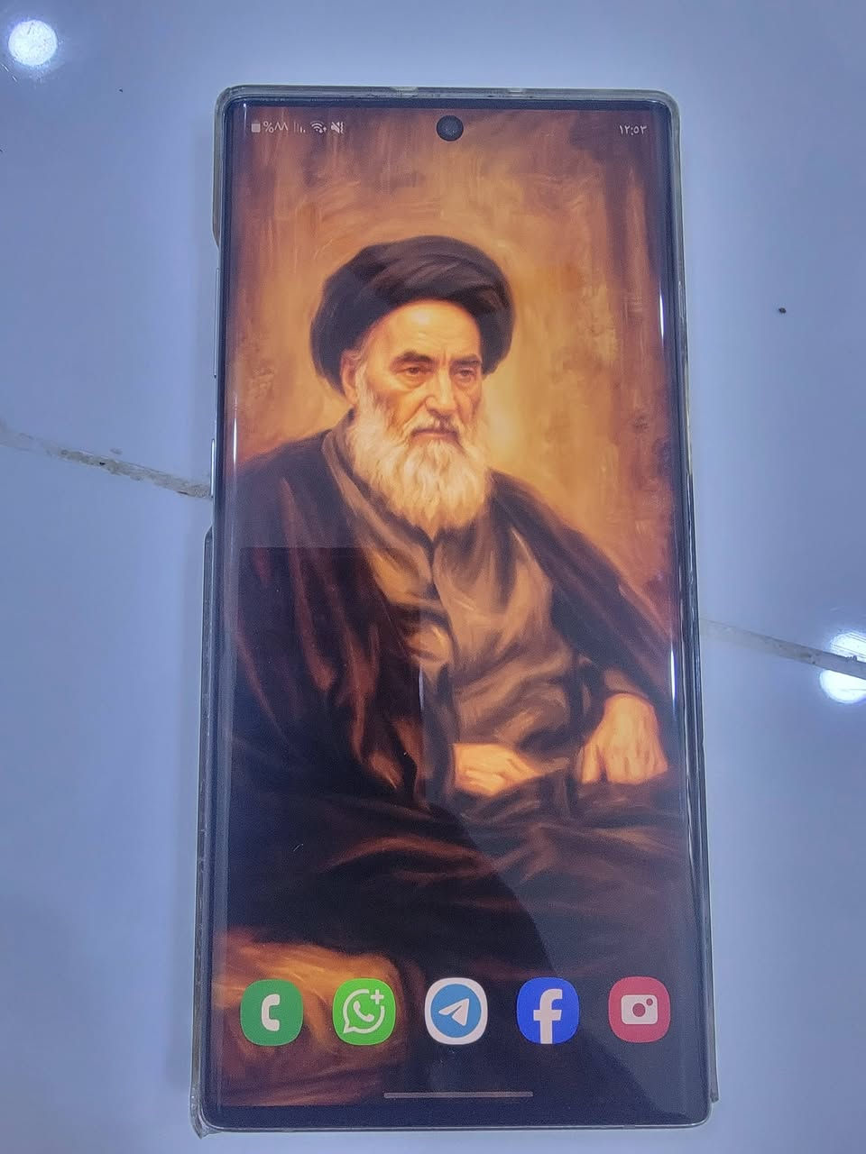 السلام عليكم 
جهاز سامسونج نوت 10 بلس مكفول كفاله عامه ما داخل تصليح ابد الجهاز نضيف كلش وما يعلك ولا يصرف شحن ما شاء الله والجهاز ذاكرته 256 ويدعم الشحن السريع وكلش مرتب بالبرامج والالعاب ويشغل بوبجي 90 فريم يعني انسى التعليك الجهاز يجي وياه ملحقات حافضه وكارتون وشاحنته البلادية وللاستفسار اكثر الاتصال على الرقم *********** 
السعر 340 وبيه مجال للشراي 
المكان البصره القبله

