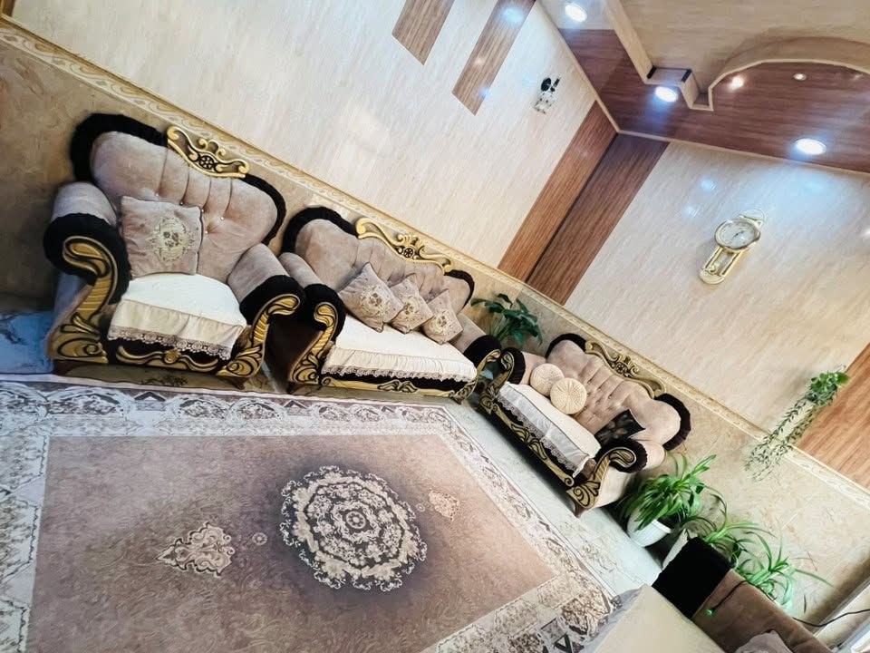 تخم للبيع يتكون من كرسين وقنفتين كبار ووحده وسط
جديد سعره كامل مع الطبلات ايضا ما بيهن أي ضرر ب (600 )
***********
