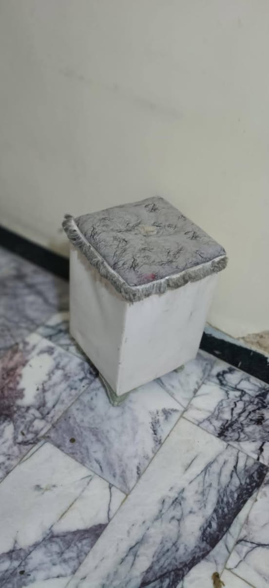 غرفه عراقيه اخت الجديده نظافه 98% 
استعمال 5 أشهر  
مستعجله على بيعتها 
السعر 800 وبيها مجال للشراي 
للأستفسار ارسال رسالة واتساب ***********
