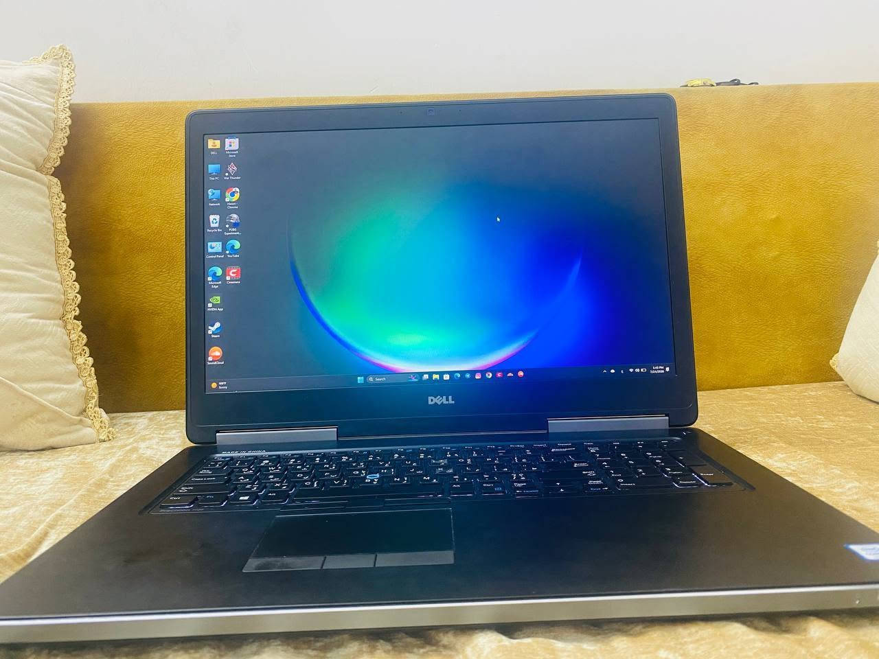 السلام عليكم
لابتوب ديل

كارت خارجي  P4000 8g يعادل gtx1660TI

معالج I7 6820HQ اعلى فئة

رام 16g DDR4

500g ssd nvm

جهاز نظيف جدا راقي بل العاب والاستخدام الشخصي

مكاني بغداد مدينة الصدر 

سعر 550 وبيه مجال خير من الله للشراي

تواصل واتساب فقط

***********
