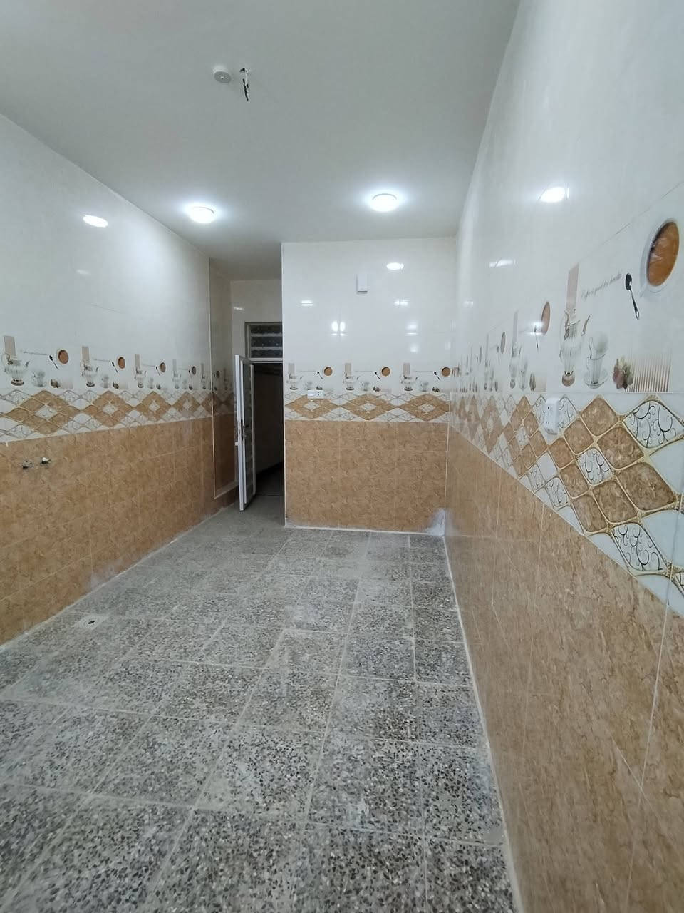 دار للبيع ١٠٠ متر قطاع ٢٣ شارع ١٢
بناء ٢٠٢٦ يتكون من غرفه و صاله و ستقبال و مطبخ وصحيات 
السعر ١٠٥ قفل 
للاستفسار ***********
ملاحضه الدار غير مسكون
