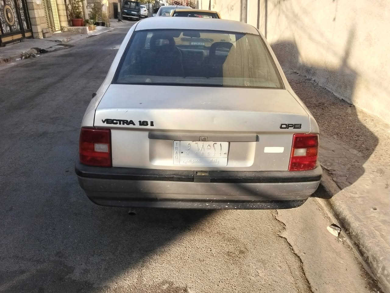 سلام عليكم للبيع سياره اوبل فكتره موديل 92 المحرك 1600 سعر 35 ورقه وبيها مجال العنوان بغداد حبيبيه بلديات استفسار على الواتساب الرقم هاتف ***********

