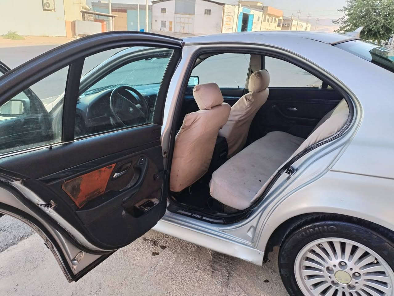 ئەم BMW  خوار بازاڕ 37 گەڵاو معامەلە بۆ فرۆشتن شتێکی پاکو جوان ئاڕم پلاستیکی هەولێرە ژت*********** یان ژت*********** السليمانية, العراق
