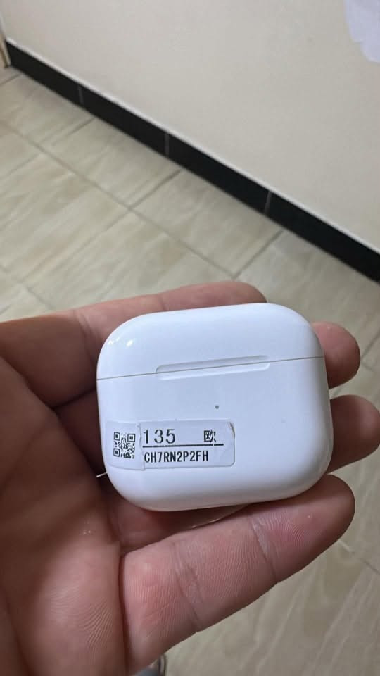 سماعه   ابل  ايربود الجيل الثالث نضافه فول كل عيب مابيها  سعرها 130 وبيها مجال متوفر توصيل لكل العراق 5 الاف تواصل واتساب ***********
