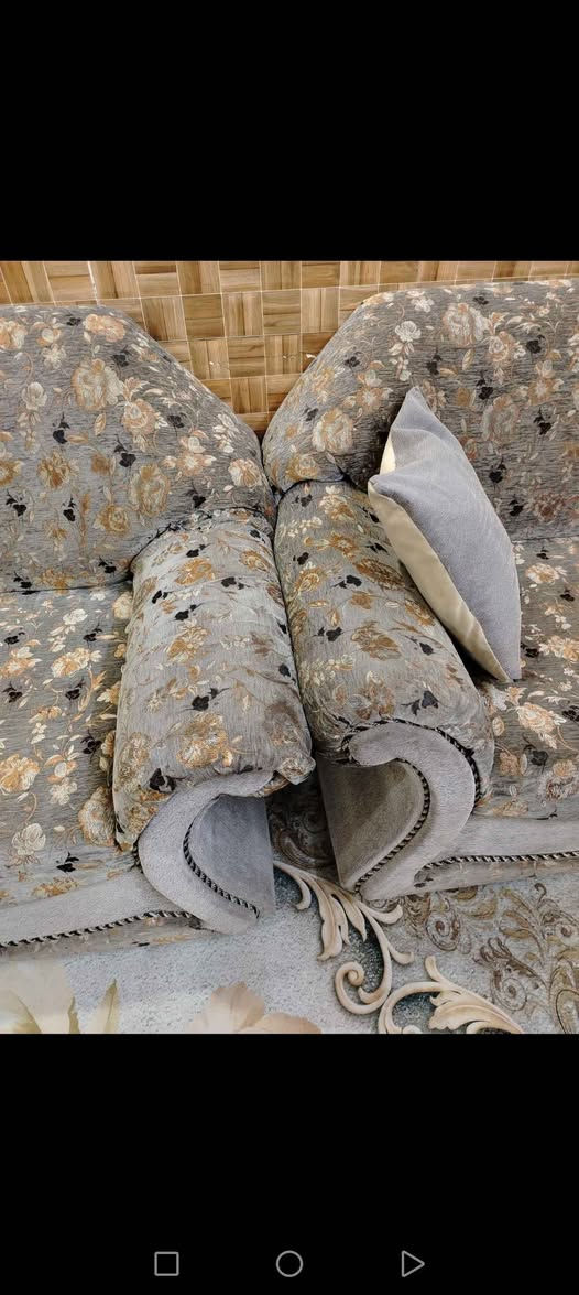 تخم 8 مقاعد ديوان تركي قديفة اصلي جدا نظيف السعر 275 بي مجال بغداد الحبيبية الشراي يتصل واتساب وبالخدمة بغداد, العراق
