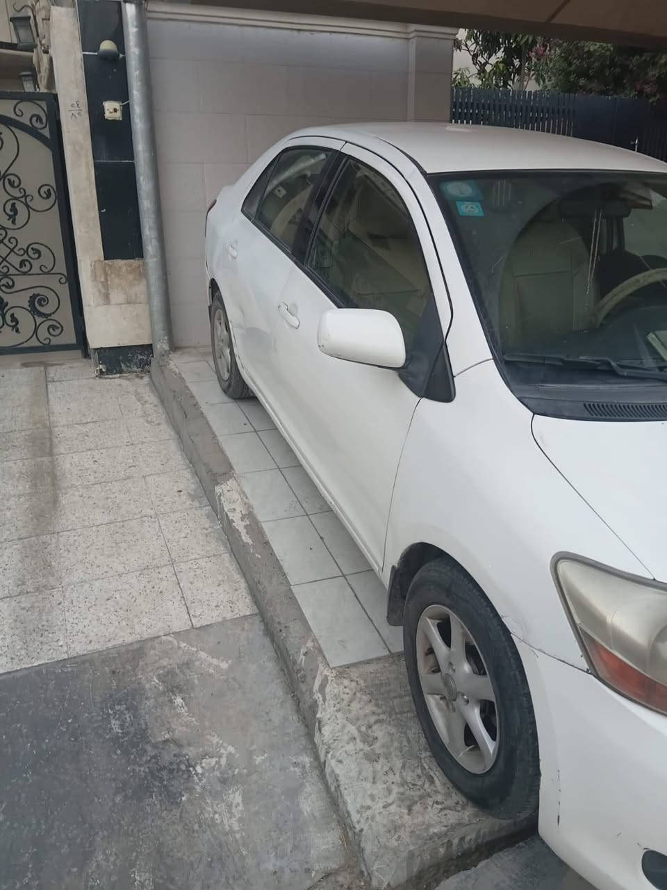 للبيع تويوتا يارس 2007 وارد امريكي محرك كبير 1500 cc بلادي
فول مواصفات كير اوتومماتيك جام كهربائي لجميع الابواب دشبول ابو 2 كيجات مثبت سرعة نظام ال ABS ويل كب بلادي مرايات كهرباء كامرا خلفية شاشة عمل دوشمة جلد عمل
كير محرك ممتاز
تبريد شغال ولكن صوت البولبرن واضح
حادثها الباب امامي ايمن تبديل وصبغ القطع الحولها لمجانسة اللون  السعر 80 ورقة وبيها مجال 
عنوان بغداد العامرية ***********
