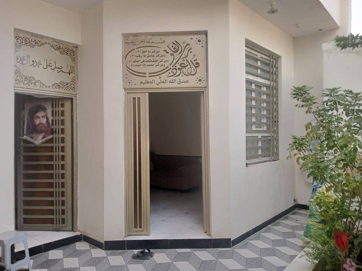 دار سكني زراعي للبيع مساحة 200م طابوك كونكريت في منطقة الطليعه الثانيه قرب مدرسة الامامين ع يحتوي علئ غرفتين وصاله وديوانيه ومطبخ وصحيات داخليه وخارجيه بناء 2026 خدمات متوفره ومدرسة قريبه عليه ،، شارع 10متر  السعر 100مليون للاستفسار *********** / *********** مكتب الكنز للعقار شارع سايدين للمستشفى التركي
