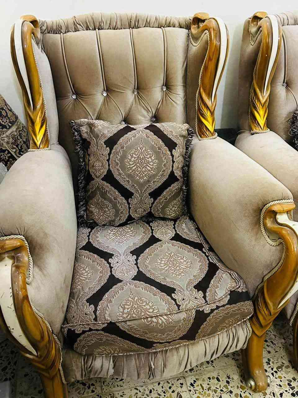 السلام عليكم تخم زان مصري للبيع 10 مقاعد السعر 300 وبيه مجال للشراي الرقم ***********
