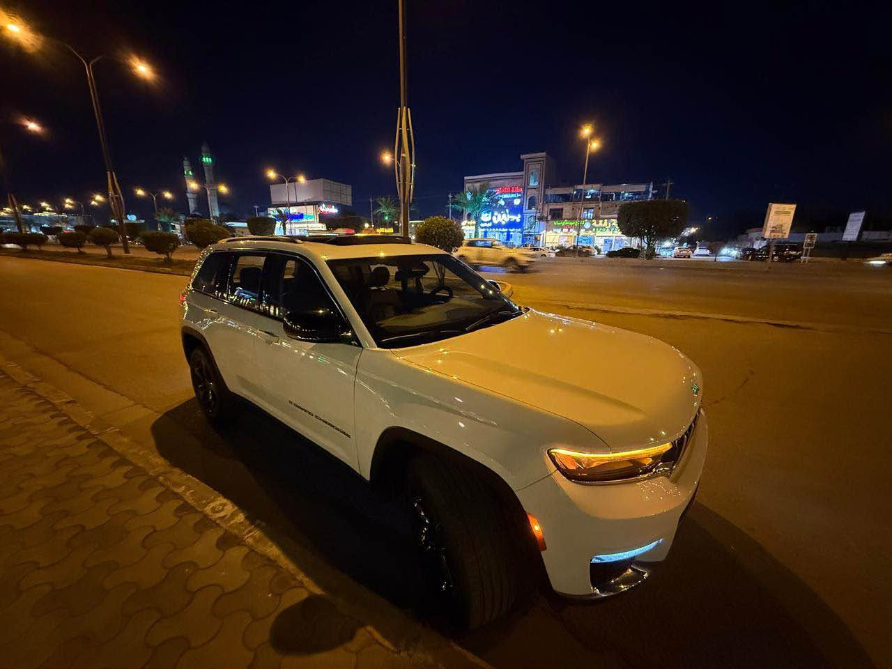 جيب كراند شيروكي لمتد
الموديل   2022
المحرك : V6.  3.6L 
‏‎رادارات جانبيه خلفيه 
‏تحذير الخروج عن المسار 
‏‎تحذير النقطة عمياء  .
‏‎نظام تحذير عند التقاطعات.  
‏‎ كشافات الضباب LED. 
‏‎ دخول ذكي
‏‎حساسات خلفية. 
‏‎ مانع تصادم خلفي. وامامي و قيادة ذاتية 
داخل جلد اسود 
بانوراما 
اخشاب داخلية 
لدات محيطية 
شاشة كبيرة و نظام صوت الباين ١٠ سماعات و دمام خلفي بالصندوك 
كشنات كهرباء الامامية و كشن السائق حفظ ذاكرة 
جميع الكشنات تدفئة مع الستيرن 
مودات قيادة 4x4 
تخم ويل ٢٠ و تايرات جدد 
المري قلاب وي البك / تدفئة / اشاير
صندوك كهرباء 
ماشية 49 ميل
سرقة القطع الخارجية و كلشي راجع اصلي و بدون لا حادث و لا صبغ 
السعر ٢٦٣ ورقة و بيها مجال 
*********** بغداد, العراق
