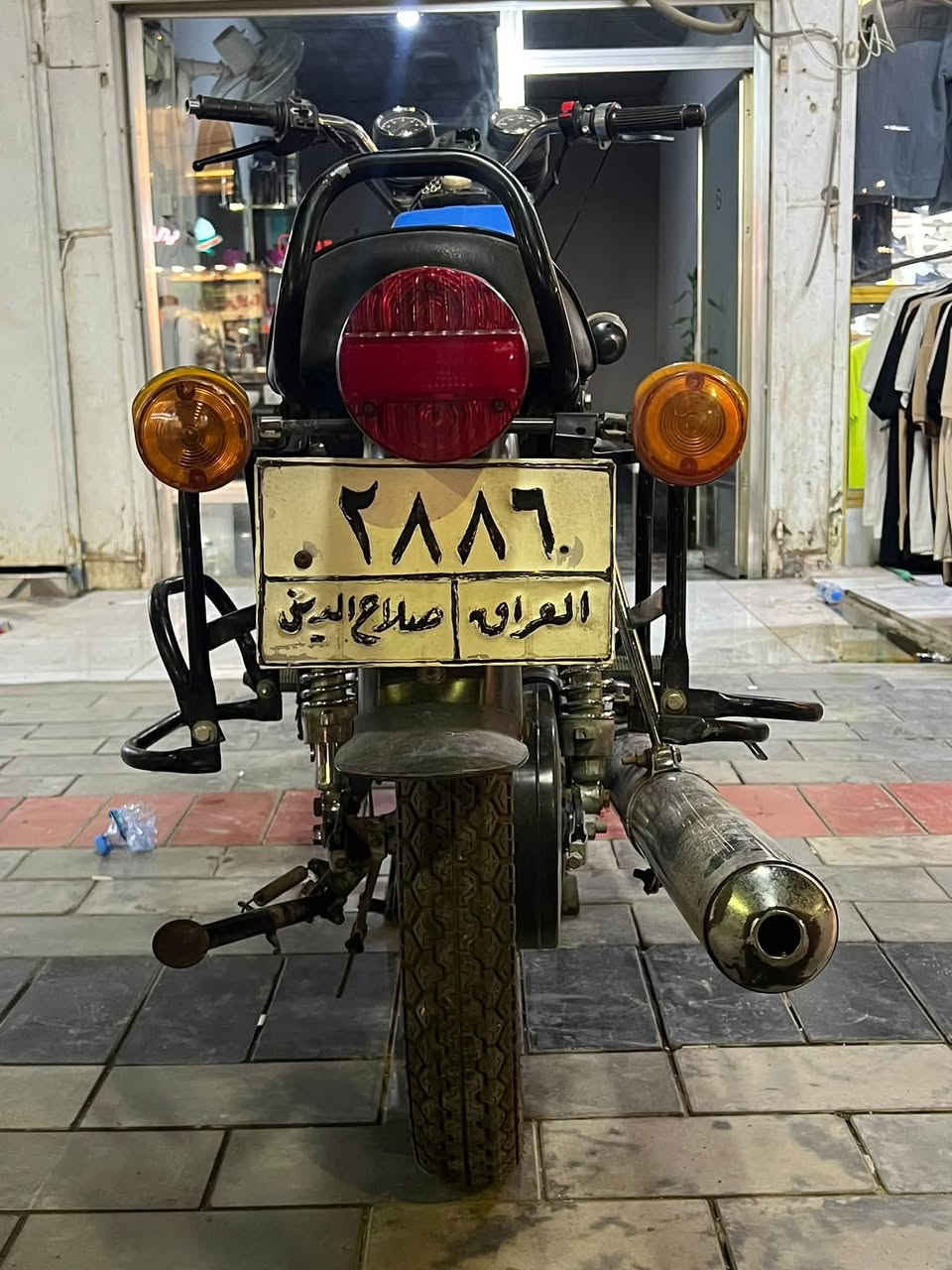 السلام عليكم ٨٢ للبيع نضيفه مابيها لحيم بس بالخشم كصه ثالثه ماناقصاها كلشي رقم وسنويه بدون راعي سعرها ١٧٥٠ وبيها مجال مكاني واسط العزيزية (***********)
