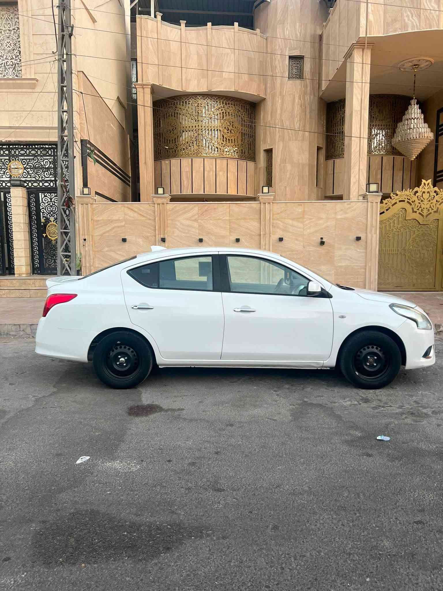 السلام عليكم
نيسان سني مديل 2024 
هندي بليته زركه 
ماشيه 22 الف 
كفاله عامه ضربه وصبغ تبديل وبارد 
السعر 119 وبيها مجال قليل 
مكاني البصره /***********
