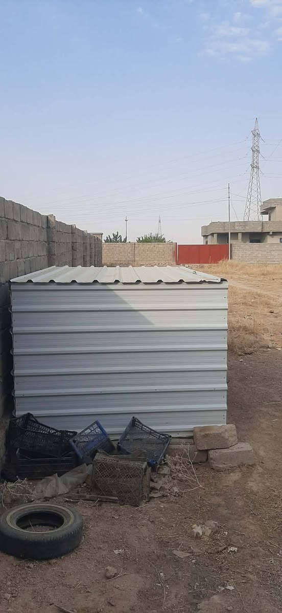 السلام عليكم 
قفص للبيع 
الارتفاع متر ونص 
الطول 3امتار
العرض مترين 
السعر 220 وبيها مجال 
مكاني قرية اشويرات 
***********
