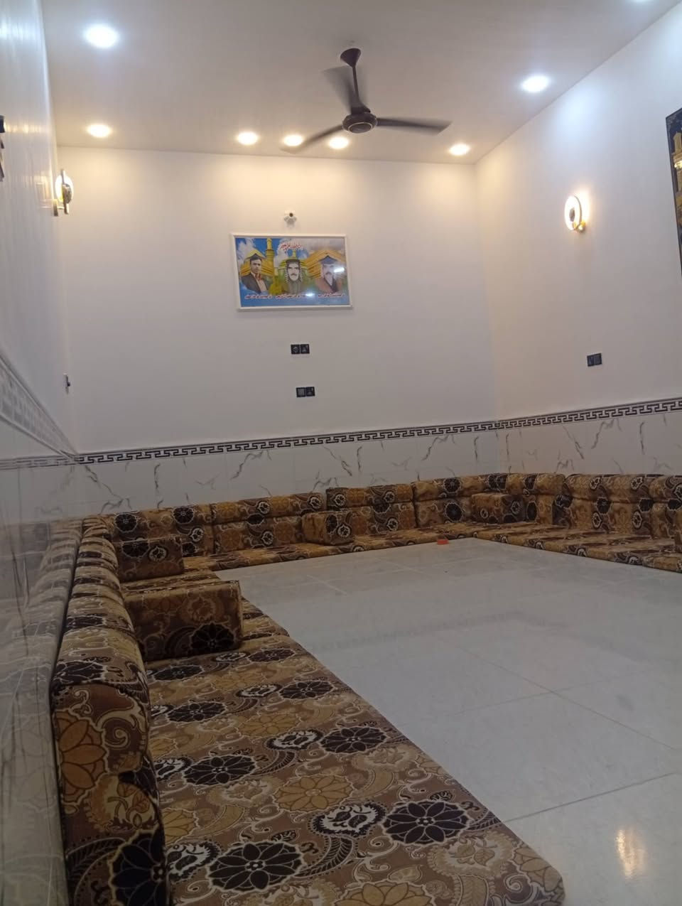 السلام عليكم ورحمة الله وبركاته 
بيت طابو  ركن بناء حديث ٢٠٢٦
غرفتين وصاله كبيره ومطبخ 
واستقبال وصحيات 
حي الإعلام مقابل النادي الرياضي
***********سعد 
مكتب المصطفى للعقار
