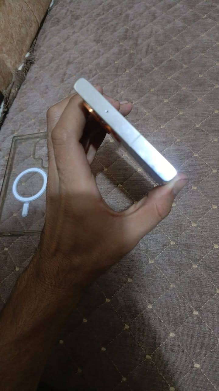 اس ٢٣ الترا ذاكره ٢٦٥ رام ١٢ عربي شرق اوسط ضمان عين الفهد ابو كرت الشاشه جهاز يخبل لا طبع ولا كسر جهاز مرايه يخبل شخط واحد مابي بيع او مراوس السعر ٧٠٠ 
***********
