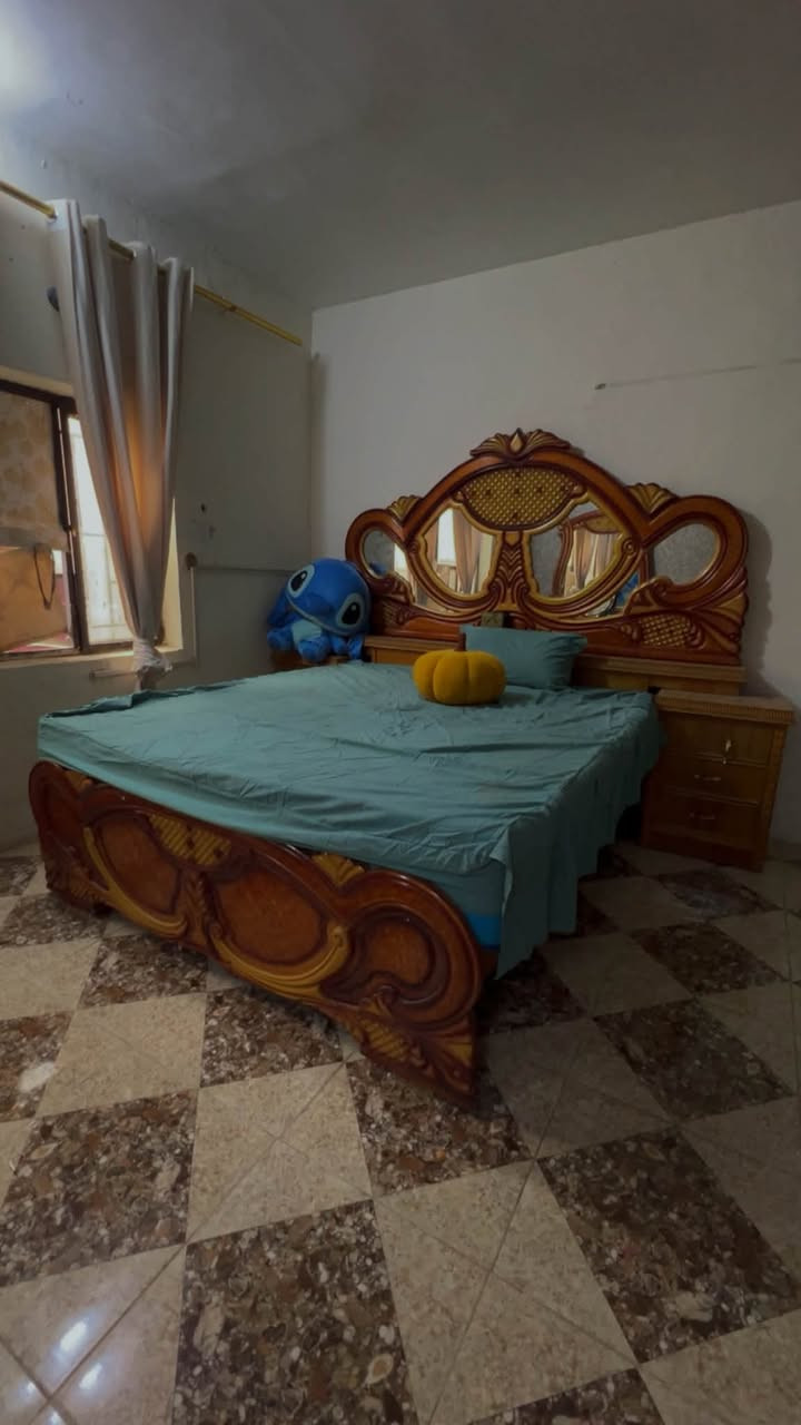 سلام عليكم غرفه صاج عراقي درجه أوله نضافه 100/100 السعر 800 وبيه مجال للطيبين العنوان الحسينية 
للتواصل ***********
