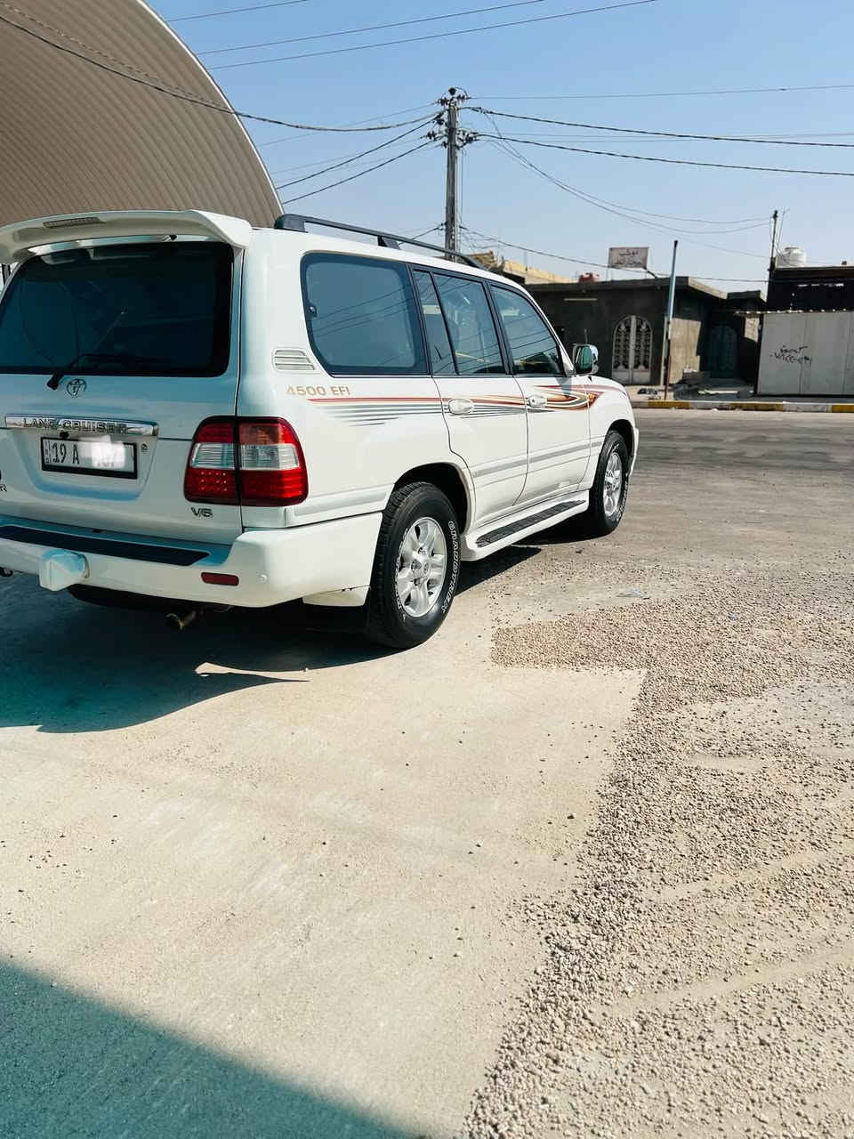 السلام عليكم 
للبيع لاندكروز ٢٠٠٧ اصل 
فول موصفات 
 ٧ راكب 
تبريد ثلاث قطع 
هوك سحب 
دفع رباعي 

رقم كربلاء بسمي دولي مميز ثلاث ارقام 
زراكات لايت 
حساسات خلفيه كأمره 
شاشه 
مكينه سته سلندر ٤٥٠٠ السياره جاهزه من كلشي 
باقي التفاصيل لاتصال  مكاني كربلاء ***********
