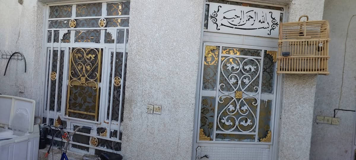 ١٣٠م • غرفتين • حي اور