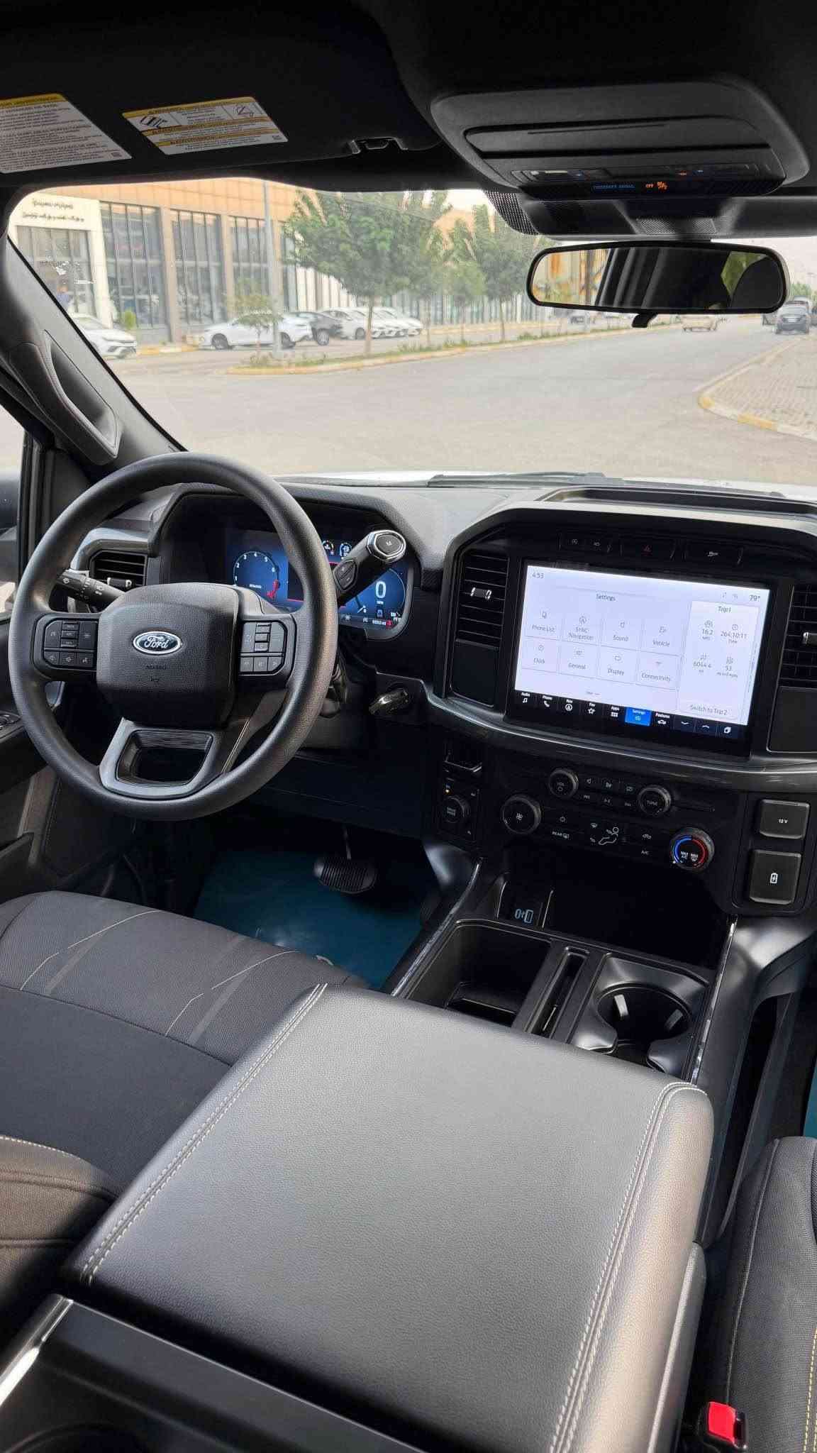 F-150 STX • ٢٠٢٥ • ٦٠٠٠ مايل