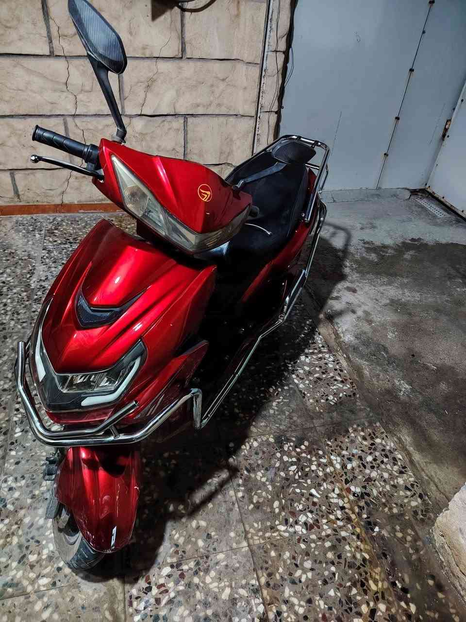 دراجة شحن من شركة فوجي بطاريه رصاص عدد6 درع ملف 2800 سرعه 80 حقيقي تمشيك 65km بل شحنه الوحده دراجه مكفوله 2 بصمات تشغيل عن بعد نضام R والباركينك اوراقها موجوده مال شركه والعقد مال شراء السعر 550 وبيها مجال للتواصل ***********
