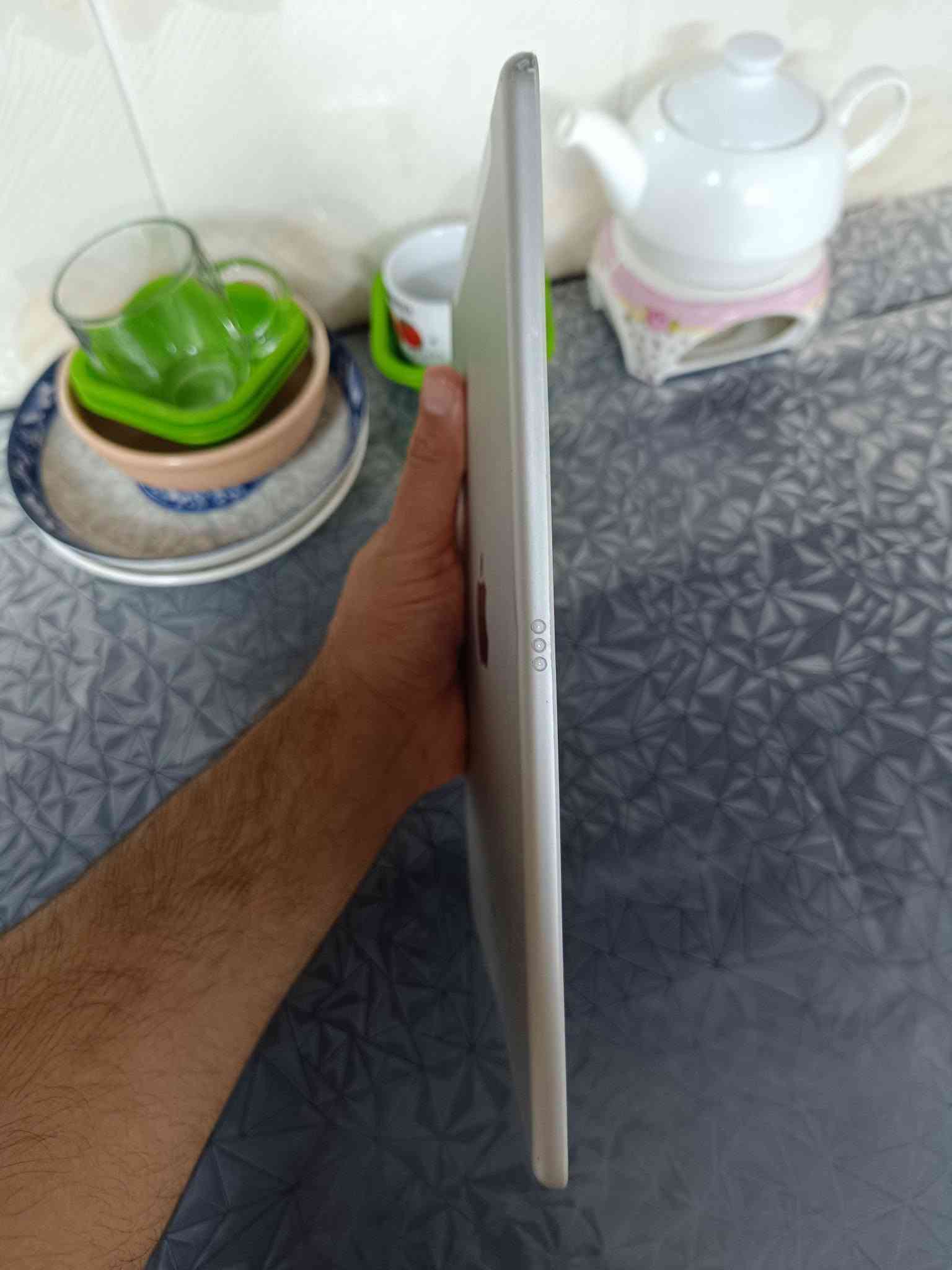 IPAD 7 
 نرخى 135  هه زار 
زاكيره 32  
 خاوينى 98%
بى  ئه شيا بي عه يب  و به زه مان 2رؤژ 
 گه ياندن هه يه
شوين كركوك 
***********
***********
------------------------------------------------------------------------------------
 IPAD 7 
سعره 135 الف 
ذاكره 32  
 نظافه 99% 
بدون غراض مابيه عيب  و   بضمان يومين الفحص
متوفر توصيل
مكاني كركوك 
***********
***********
