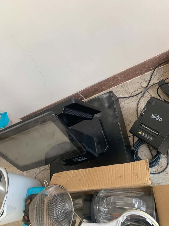 كاشير جاهز  وشغال  مع محتوياته  طابعه  والصندوق  للبيع   كله  شلع بسعر مناسب جدآ
للتواصل
***********
