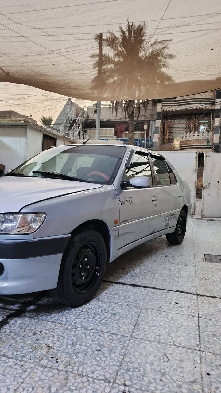 سلام عليكم بيجو 306 للبيع كير ومكينه مكفولات لاتنقيص ولاتبخير تبريد شغال ثلج السيارة لاضربه ولاصبغ مكفوله راديتر مي تبريد جديد بنكات مراوح جدد غرفه جيده كشر يخبل السعر 45 وبيهة مجال مكاني الشعب رقم الهاتف ‏‪***********‬‏
