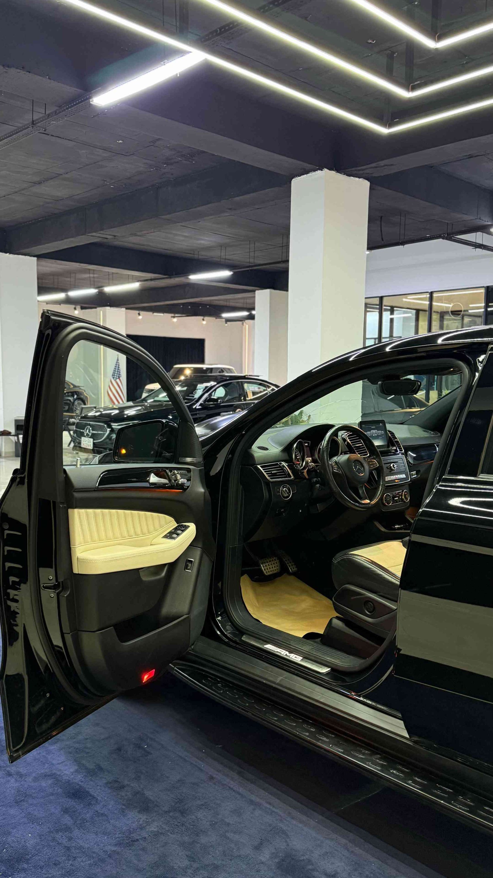 Mercedes-benz GLE43 AMG-full iption Black🖤 & white🤍 2018 69,000mil Call for price: *********** ***********

