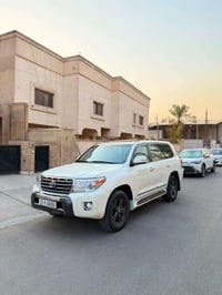 لاندكروز قطري 2012  GXR كفالة عامة مغلفة PPF جاهزة من كلش تخم تاير صدر...