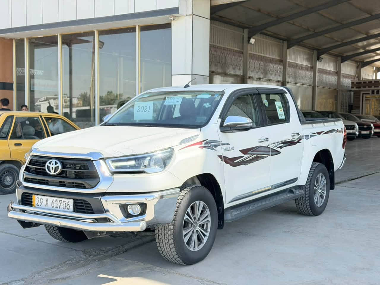 السلام عليكم
للبيع  تويوتا هايلوكس 2021 فورويل 4x4

اوتوماتيك 

سعودي باب الاول

بصمة وبصمة ابواب وياها اثنين بصمات مال شركه

تبريد قطعتين وتبريد كشنات وتدفئة كشنات

شاشه كبيره وكامره خلفيه وحساسات

مثبت سرعه

مانع انزلاق

دفلوك خلفي وامامي

وباقي المواصفات المعروفهه 

ماشيه 77  الف 

السياره جديده كلش وحلوه  

العنوان بغداد تقاطع النهروان

***********
