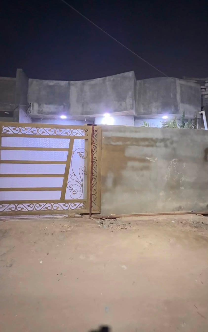 السلام عليكم
دار للبيع 
جنس العقار وقف سني
قرب الجسر الايطالي 
مساحه ٢٣٠ م (١٠x٢٣)
عدد الغرف ٢ 
استقبال ٤x٥
صاله ٤x٧
عدد الصحيات ٤
بيع مع سبالت عدد ٣  
السعر ١٨٥ قابل للتفاوض
البناء طابوق 
للتواصل ***********
