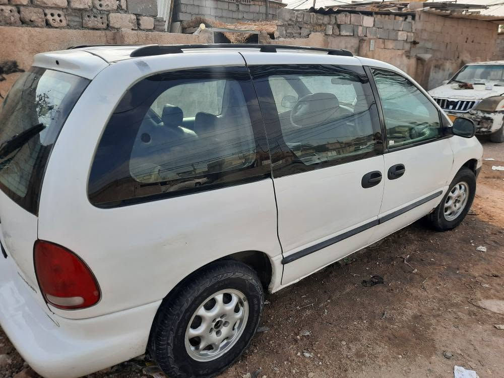 للبيع أو المراوس، دوج كرفان (Dodge Caravan) سبعة راكب، موديل 2000، بمواصفات وحالة جيدة.

🔹 المواصفات والتفاصيل:
🚗 النوع: دوج كرفان، 7 راكب.
📅 الموديل: 2000.
🔧 المحرك والكشر: خير من الله.
⚡ الصدر والكهربائيات: كلهن شغالات.
🔢 رقم إنكليزي، بغداد.
✨ السيارة حلوة ونظيفة.

⚠️ ملاحظة: فقط، فقط، فقط الكير كايم وتحتاج الى كير، .
💰 السعر: 33 ورقه وبيها مجال... 

  التواصل.
📍 الموقع: كربلاء المقدسة.
📞 للاتصال والاستفسار:
***********
🤝 البيع أو المراوس حسب القناعة، والرزق على الله.
 والله يرزق الجميع. كربلاء, العراق
