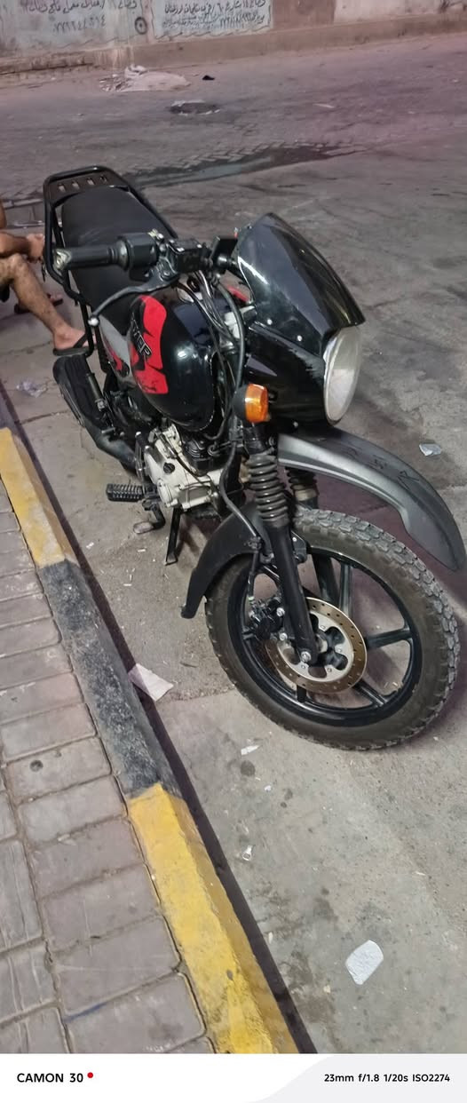 بوكسر موديل 23 سعرها 1900 وبيها مجال شي بسيط رقم وسنويه بأسم راعيها ***********
