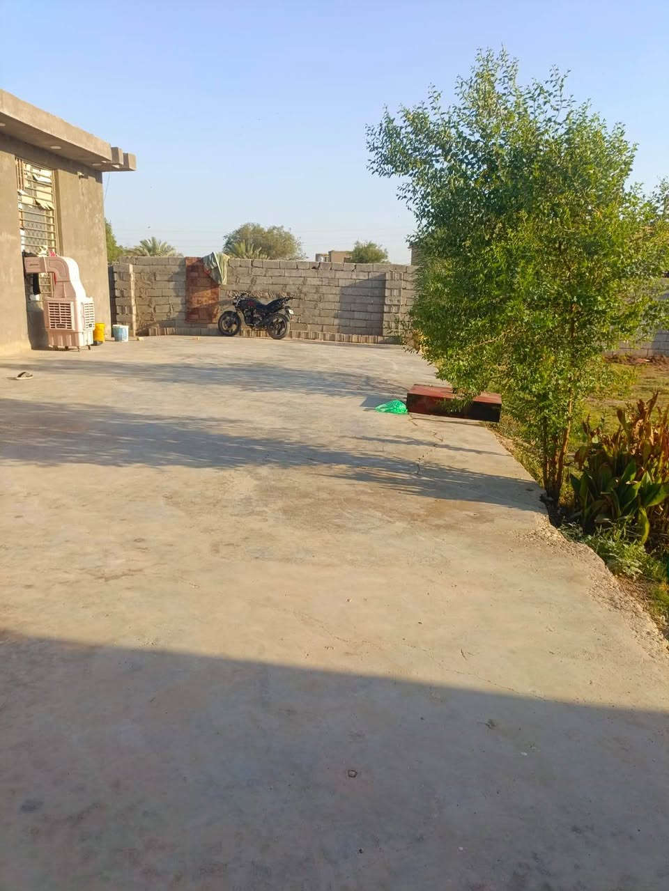 ياالله يارزاق
دار سكن1000 الف متر زراعي بناء حديت طابوك درجه اولا

يتكون من ثلاث غرف نوم وهول مطبخ استقبال صحيات داخل وخارج

حي الحكيم قرب بنزين خانه حوشي

لاتصال على لأرقام التاليه واتساب

***********

***********
