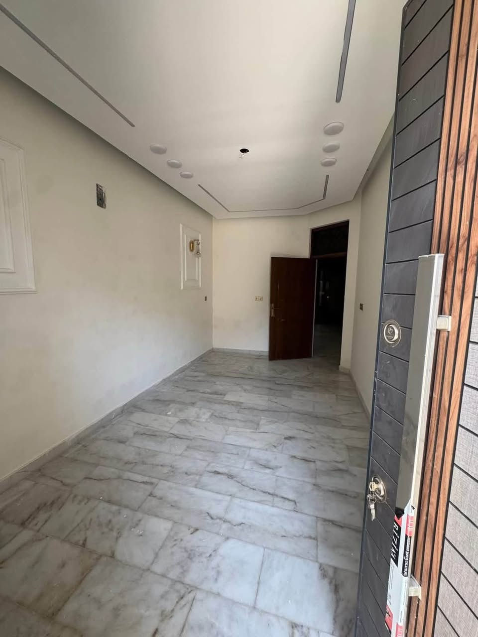 مشتملات تون للبيع عدد اثنين البنوك مربع كنيسه
المساحه ٨٥ متر بناء حديث غيرومسكون 🏠

الواجهه ٤.٤٠ والنزال. ٢٠. متر. 🏠

المحتويات استقبال ومدخل ثاني مطبخ حولى ومنور 🏠

عدد الغرف اربع نوم. مع نظام سويت 

لاستفسار اكثر لاتصال مكتب الأقمار للعقار شارع الكنيسه 

***********📞
